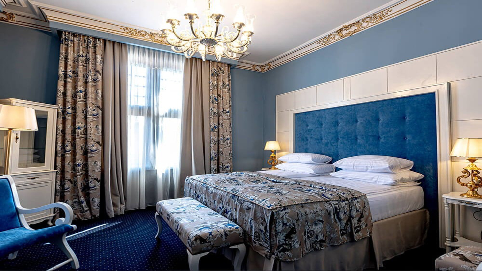 amenajare camera hotel cu mocheta montata profesional