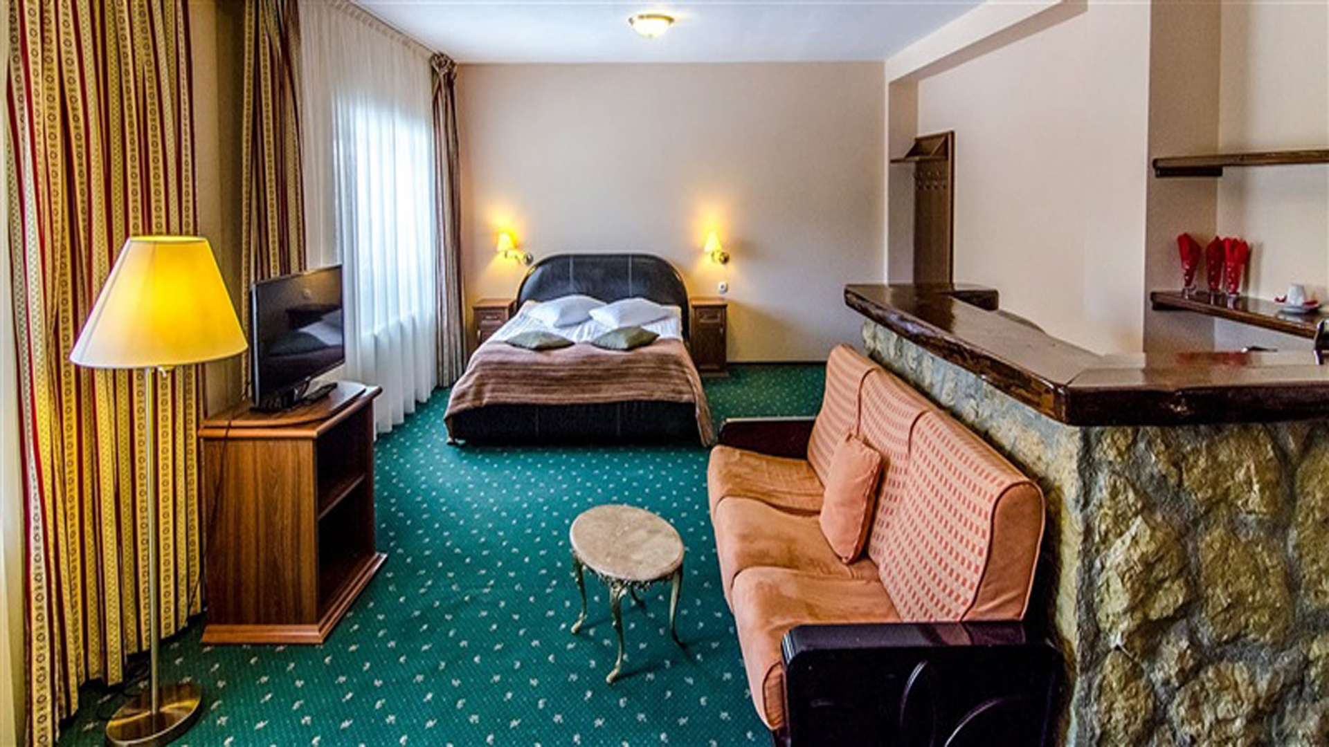 interior hotel Bran Moeciu cu mocheta