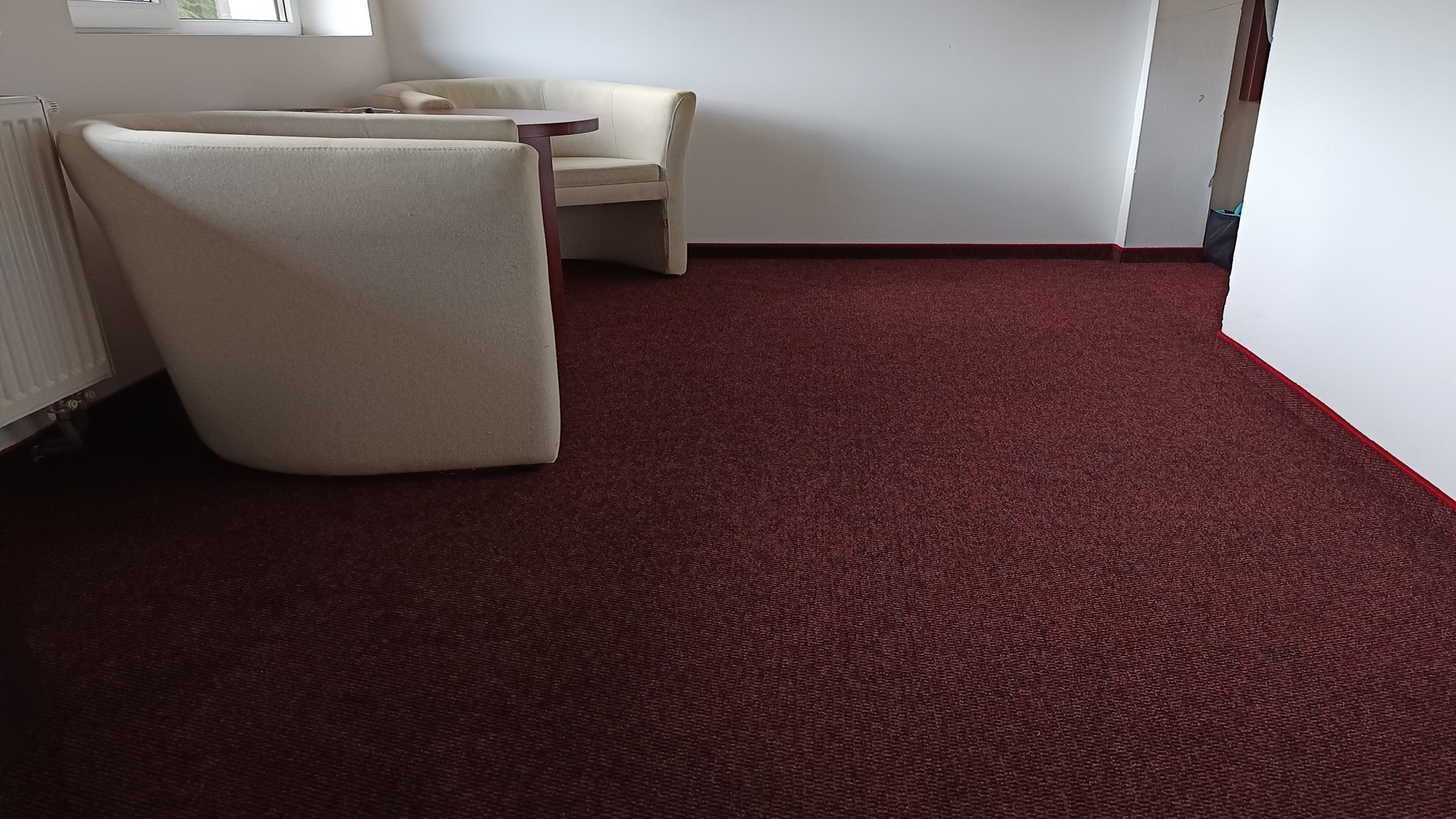 interior hotel Valea Prahovei cu mocheta