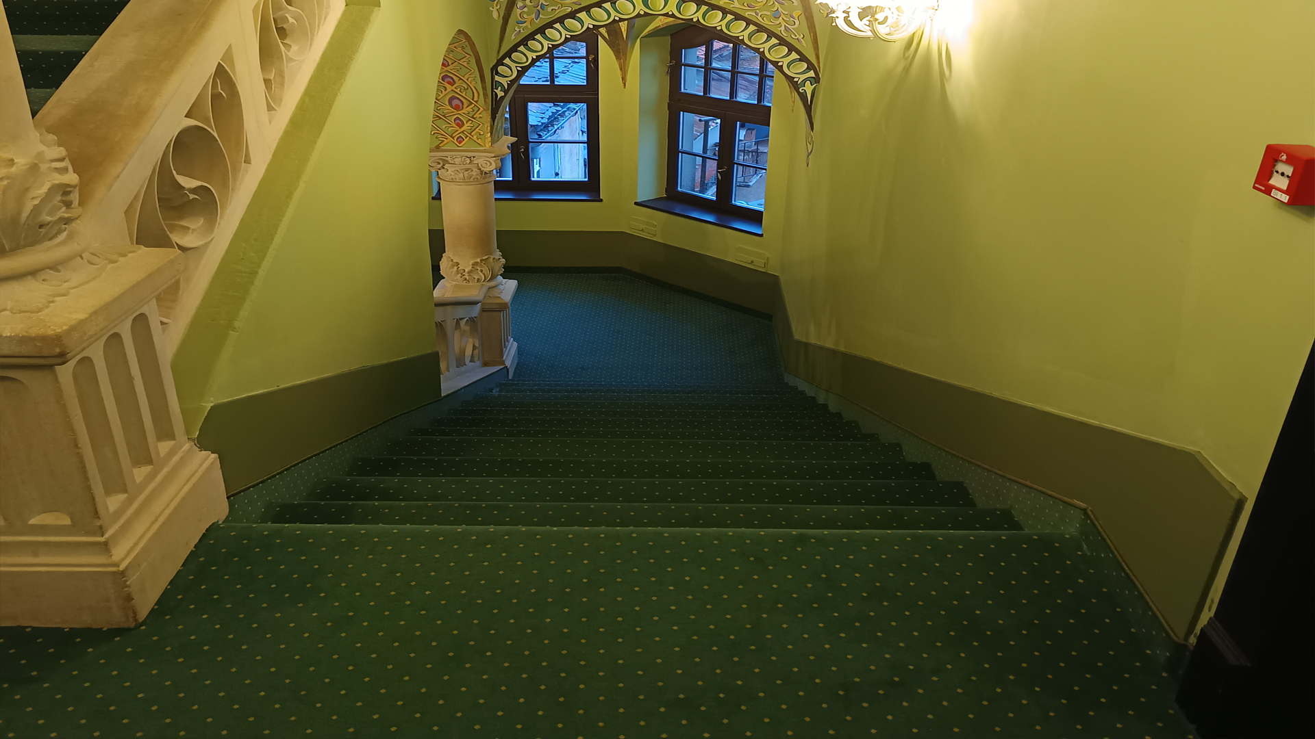 montaj mocheta scari hotel finisaj profesional