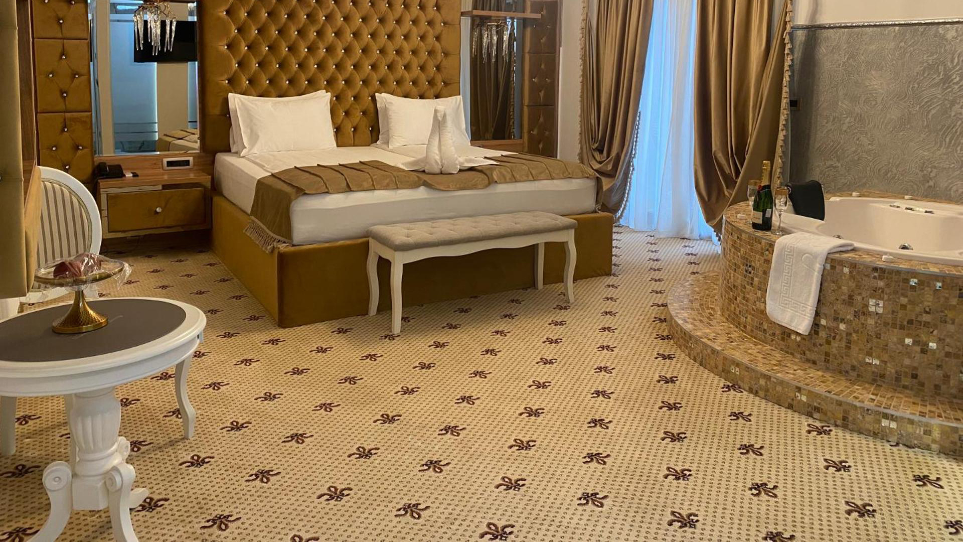 Montaj mochetă în camere de hotel pentru trafic intens și utilizare zilnică